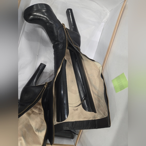 Michael Kors Women's Black 1" platform Lesly boots 6M - Picture 13 of 16